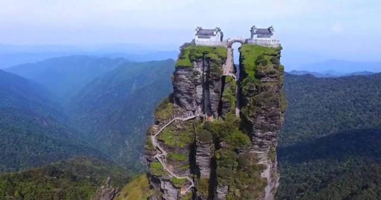 Kuil Kembar yang Menakjubkan di Atas Gunung Suci Fanjing Tiongkok, Bak di Negeri Dongeng