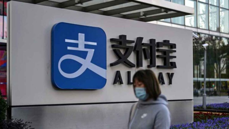 Trump Terus Menindak Komunis Tiongkok, Melarang 8 Perangkat Lunak Termasuk Alipay dan WeChat Pay