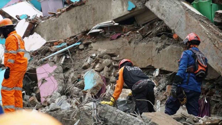 Korban Meninggal Dunia Akibat Gempa M 6,2 di Sulbar Menjadi 73 Orang