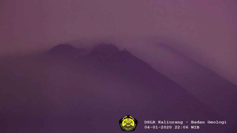 Aktivitas Vulkanik Gunung Merapi Meningkat, BPPTKG Laporkan Adanya Guguran Lava Pijar