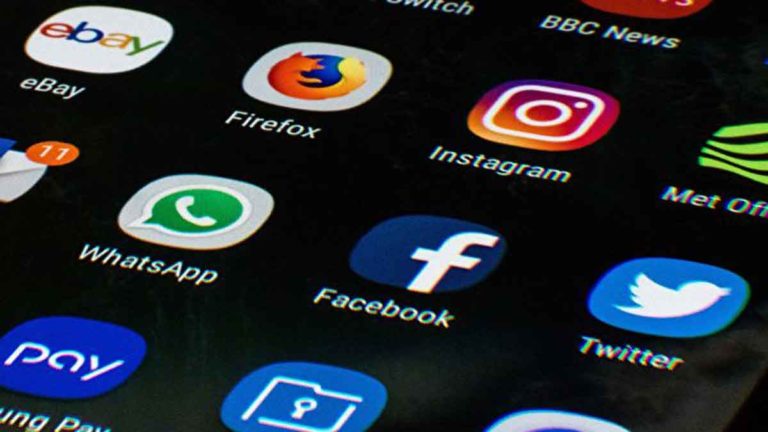 WhatsApp dan Facebook Berbagi Informasi Pribadi, Pengguna Beramai-ramai Beralih Aplikasi