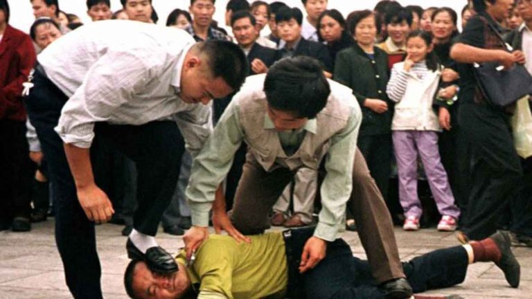 1 Abad Partai Komunis Tiongkok : Partai yang Menghancurkan Terbaik dari Tiongkok