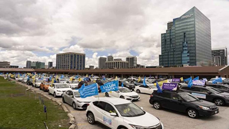 Pawai Mobil Digelar di Toronto dalam Rangka Memperingati Hari Falun Dafa Sedunia