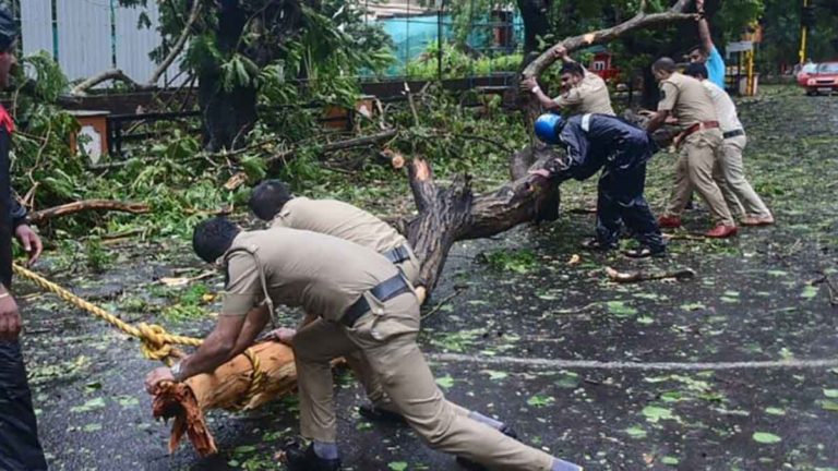 Topan Tropis Melanda India, 8 Orang Tewas, 23 Hilang