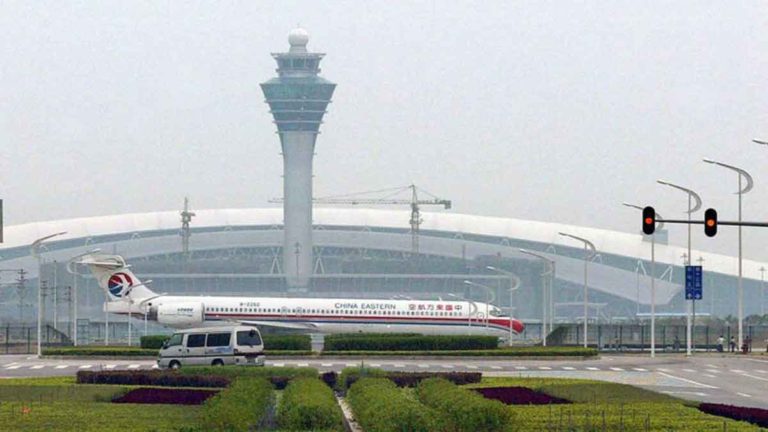 Epidemi Meledak, Hampir 500 Penerbangan di Bandara Guangzhou dan Shenzhen Dibatalkan