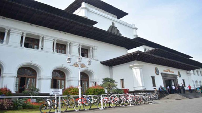 32 PNS Pemprov Jawa Barat Positif COVID-19, Gedung Sate di Bandung di-Lockdown