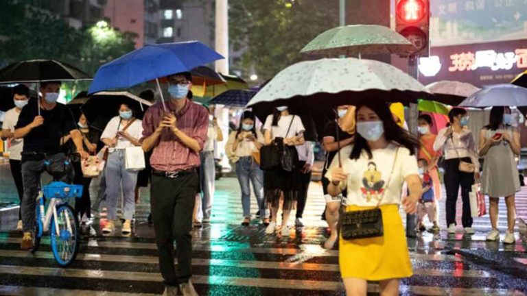 Wabah COVID-19 Menyebar di Provinsi Guangdong, Kekurangan Vaksin Dilaporkan