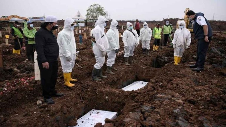 180 Jenazah di Jakarta Dimakamkan dengan Prosedur COVID-19 dalam Sehari, Tertinggi Selama Epidemi