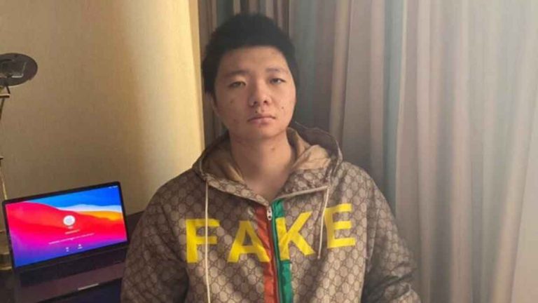 Pembangkang Tiongkok Berusia 19 Tahun yang Ditahan Dubai Ketakutan Akan Dideportasi Kembali ke Tiongkok