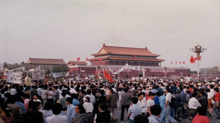 Foto-Foto Lawas yang Diambil di Lapangan Tiananmen  Mei 1989 Jelang Pembantaian 4 Juni
