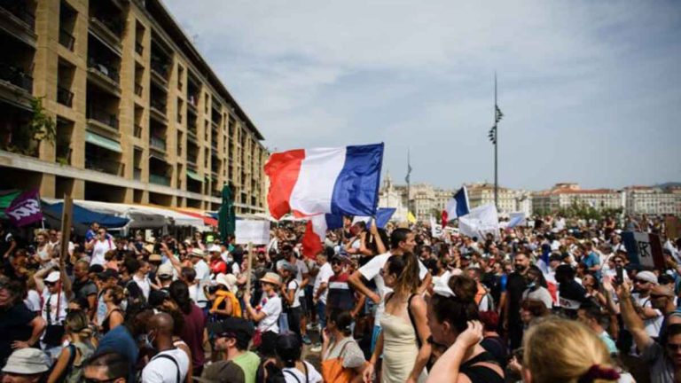 Penolakan Paspor Vaksin  di Eropa, Ratusan Ribu Orang di Prancis Turun ke Jalan Mengecam Pemerintah