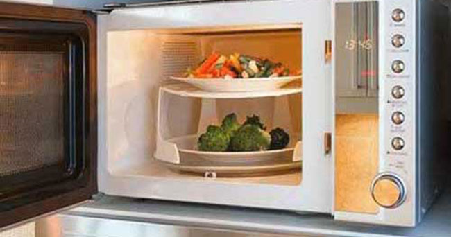 Perhatikan ! Jangan Sekali-kali Memasukkan Ketiga Makanan Ini ke Dalam Microwave