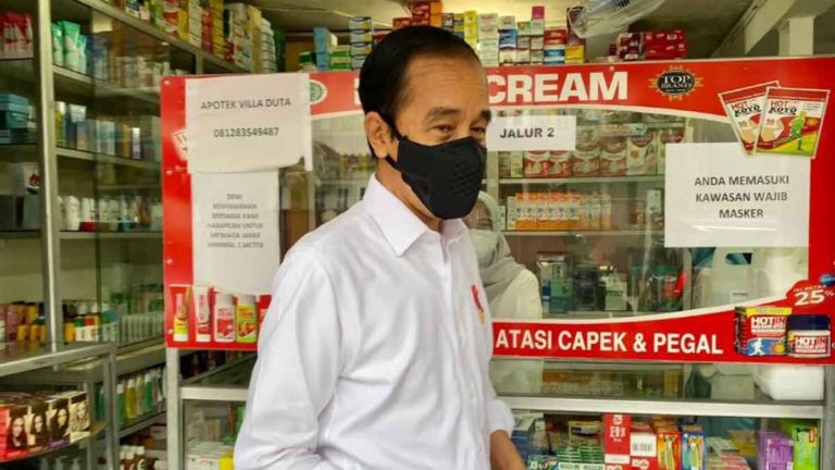 Jokowi Cek Langsung Ketersediaan Obat di Apotek,  Tak Temukan Obat Antivirus Oseltamivir dan Favipiravir Hingga Antibiotik Azithromycin