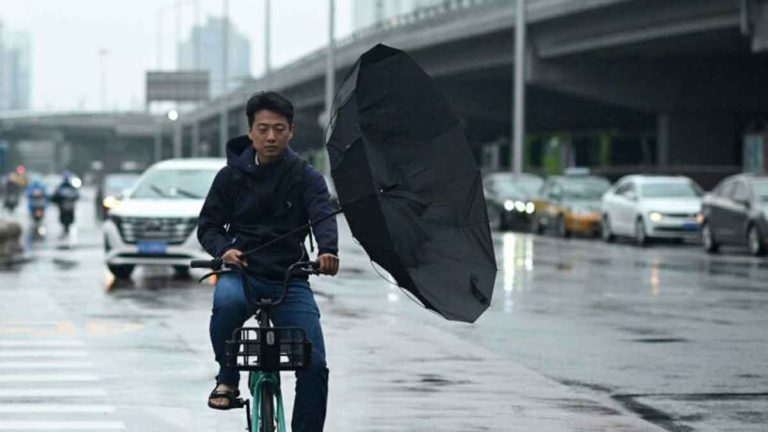 Badai Petir, Angin Kencang dan Hujan Es Melanda  Berbagai Kota di Daratan Tiongkok