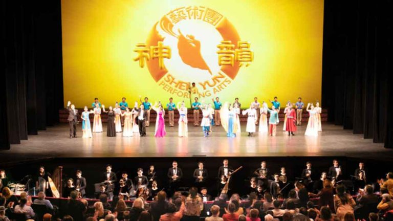 Shen Yun Memberi Harapan dalam ‘Mengatasi Pandemi’ Kata Dokter Mata