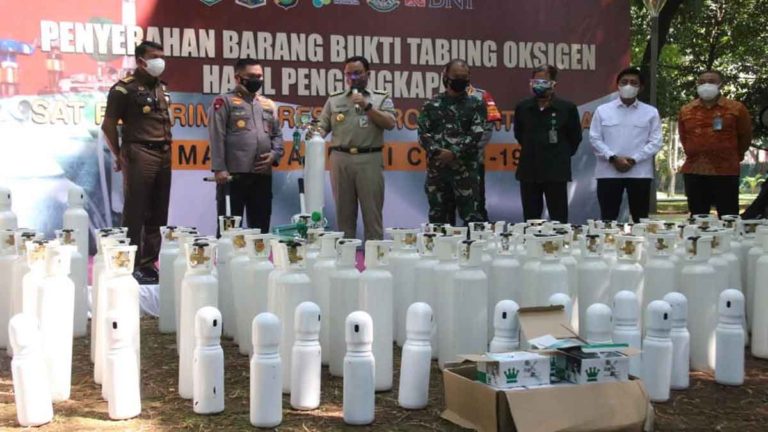Polisi Serahkan 138 Tabung Oksigen dari Pengungkapan Importasi Ilegal ke Pemprov DKI Jakarta