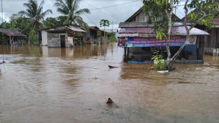 Banjir Menerjang Kutai Kertanegara dan Balikpapan, Kalimantan Timur, Ratusan Rumah Terdampak