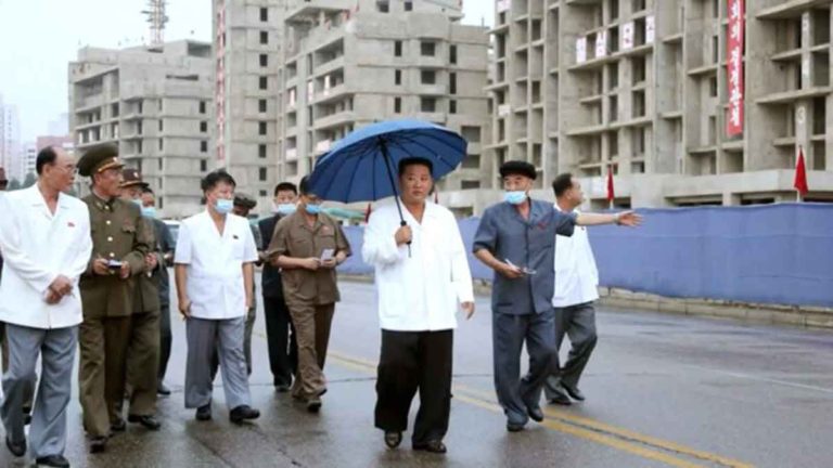 Kim Jong-un yang “Kurus” dengan Pakaian Longgar Tidak Sesuai dengan Sosoknya