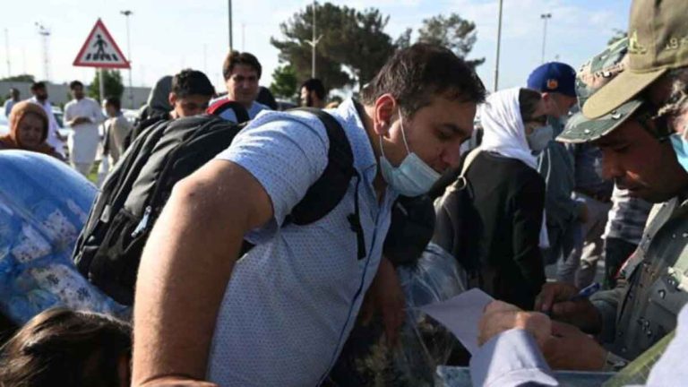 Taliban Menembak ke Udara untuk Memperburuk Kekacauan, 7 Orang Tewas di Bandara Kabul
