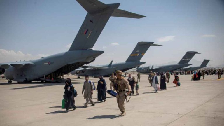 Berbagai Negara Tingkatkan Evakuasi Warga Mereka dari Afghanistan, Prancis Pantau Terduga Taliban