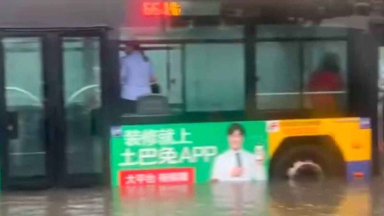 Hujan Deras di Beijing Menyebabkan Bus Terendam Hingga Insiden di Tianjin Memakan Korban Jiwa