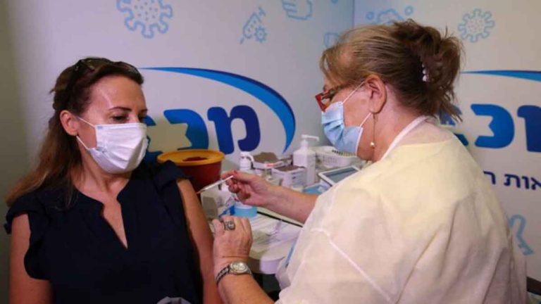 Hampir 10.000 Kasus Baru yang Dikonfirmasi di Israel, Lebih dari Setengahnya Infeksi Terobosan