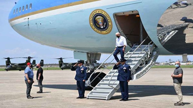 Boeing Gelar Investigasi Terhadap Temuan 2 Botol Kosong Miras dalam Pesawat Air Force One Generasi Baru