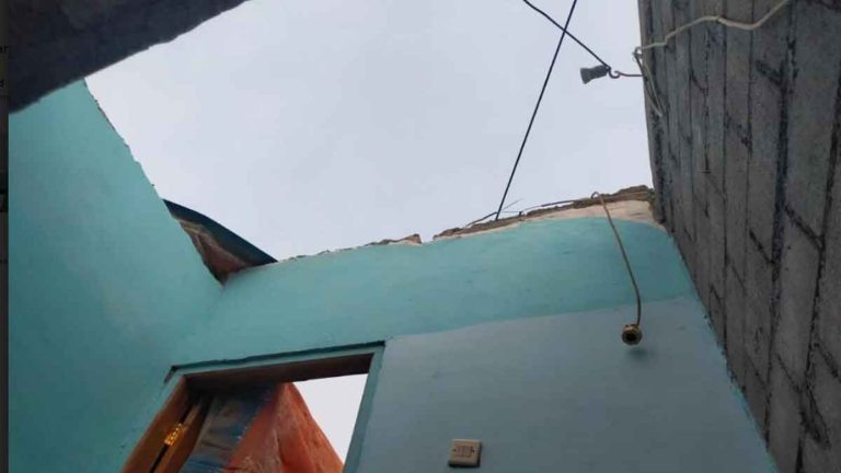 Angin Kencang di Kota Semarang Menyebabkan Belasan Rumah Rusak