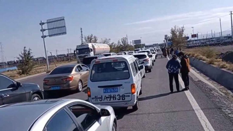 Sebagian Besar Transportasi di Prefektur Yili, Xinjiang Dihentikan Akibat Epidemi, Turis Dilarang Meninggalkan Tempat