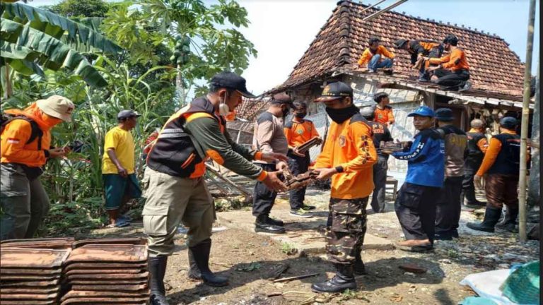 180 Rumah Rusak Akibat Angin Kencang  di Kudus, Tidak Ada Laporan Korban Jiwa