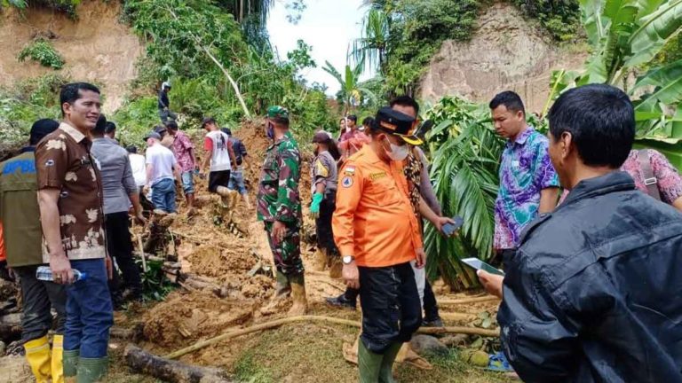 8 Orang Tewas Akibat Angin Kencang dan Longsor di Sumatera Barat