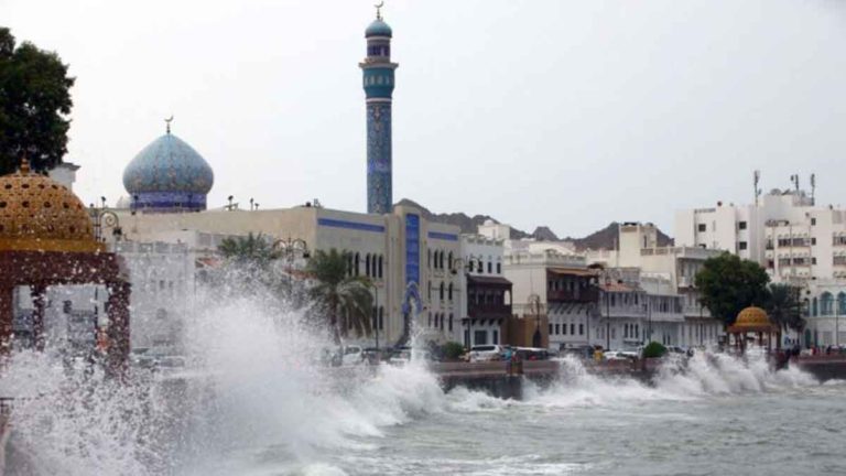 Topan Shaheen Menerjang Oman, Iran Menyebabkan Sejumlah Orang Tewas