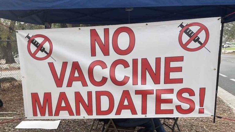Gugatan  Menguat, Mandat Vaksin Administrasi Biden Dapat Ditangguhkan Secara Permanen