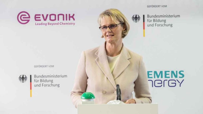Menteri Pendidikan Jerman Menyerukan Penutupan Semua Institut Konfusius