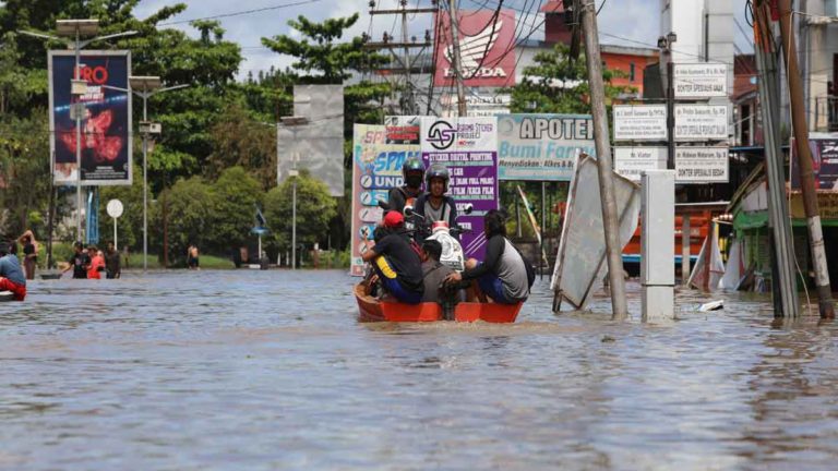 Banjir di Sintang, Kalimantan Barat Belum Surut, Hujan Diperkirakan Masih Turun