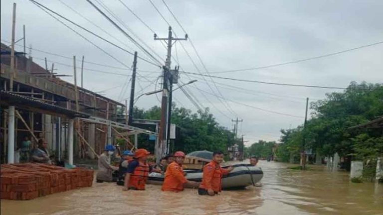 12.518 Warga dan 1.564 Rumah Terdampak Akibat Banjir yang Melanda Tegal