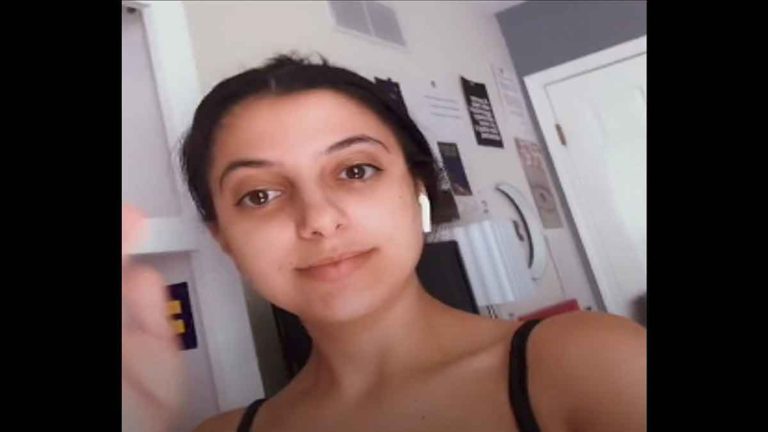 Gadis Ini Takut Berkencan Karena Dirinya Memiliki 50 Orang Saudara Tiri