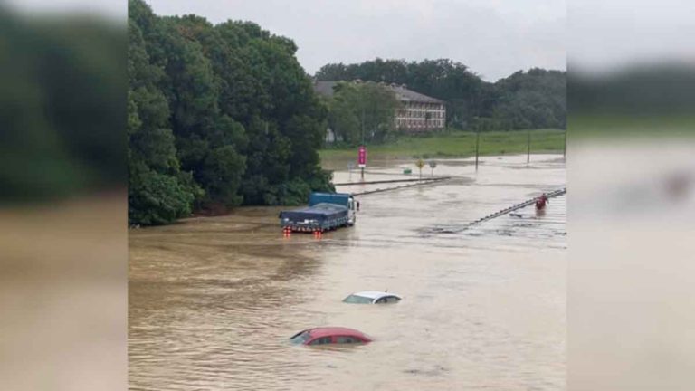 Malaysia Memperingatkan Potensi Lonjakan COVID-19 Setelah Banjir Besar Terparah yang Menggusur Lebih dari 66.000 Warga