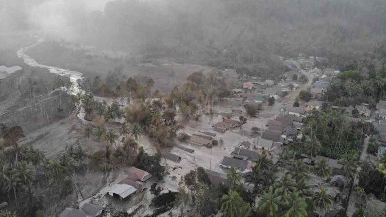 (Update) 46 Jiwa Meninggal Dunia Akibat Erupsi Gunung Semeru dan 9.118 Warga Mengungsi