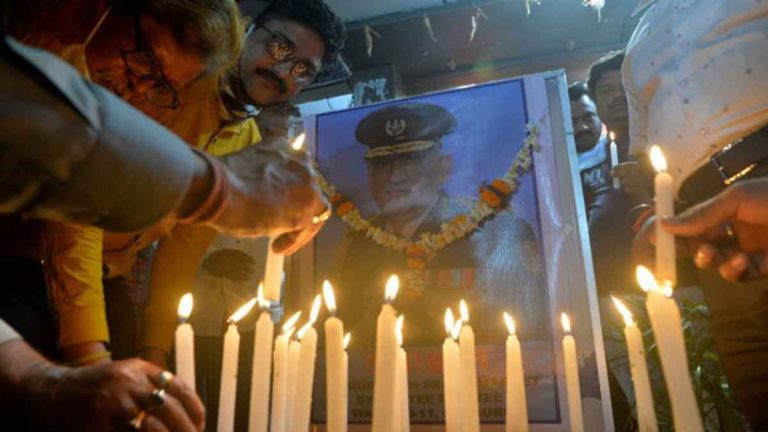 Helikopter Militer  Jatuh, 13 Orang Tewas Termasuk Seorang Jenderal Top India