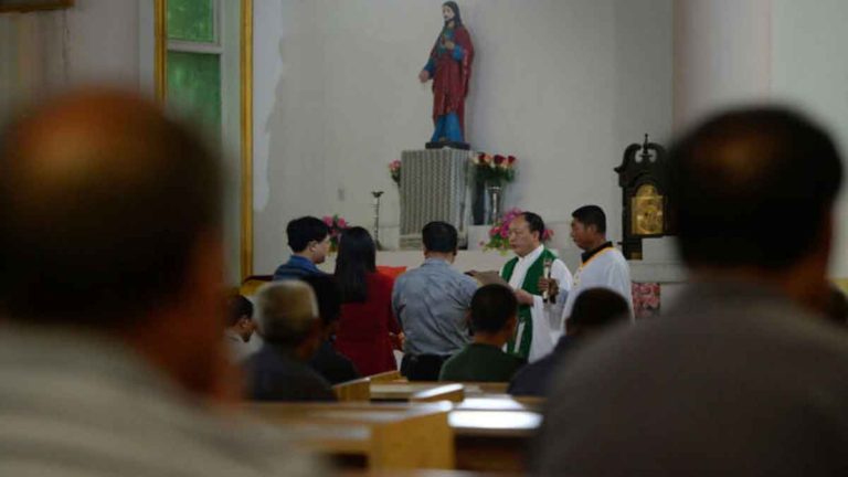 Otoritas Tiongkok Terbitkan Lebih Banyak Pembatasan untuk Melarang Kegiatan Keagamaan Selama Natal