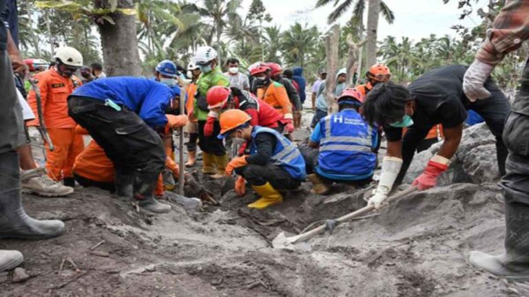 Lebih dari 900 Personel Gabungan Diterjunkan untuk Operasi Penanganan Darurat Pasca Erupsi Semeru