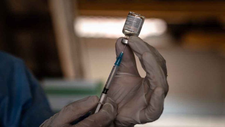 Studi Menemukan Vaksin Booster Sinovac Menghasilkan Antibodi yang Gagal Tangkal  Omicron