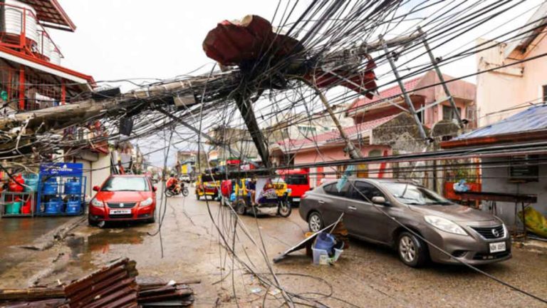Topan Super Rai Menerjang Filipina, 375 Orang Tewas dan 56 Hilang