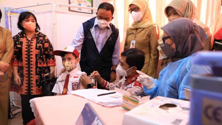 Anies dan Wamenkes Kick Off  Vaksinasi Anak Usia 6-11 Tahun di Jakarta