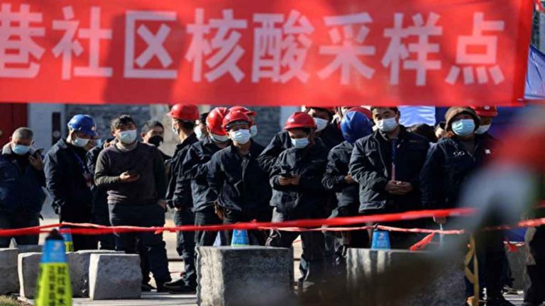 Setelah Kota Xi’an Ditutup Selama 5 Hari, Kasus Tetap Tinggi dan Warga di-tes COVID-19 Secara Massal