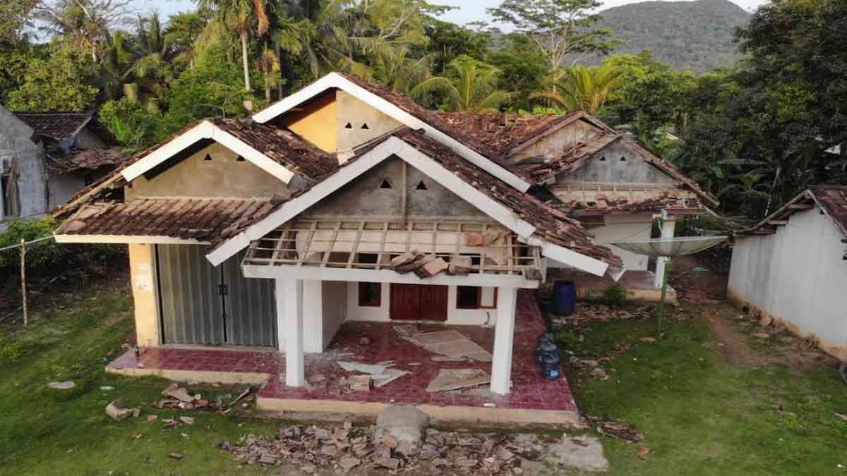 Update Dampak Gempabumi M 6,6 Banten : 3.078 Rumah Rusak - EtIndonesia