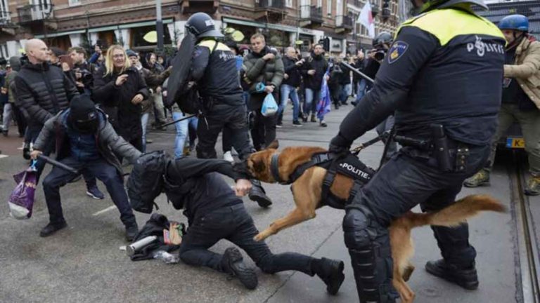Demo Anti Lockdown di Belanda,  Massa dan Petugas Bentrok
