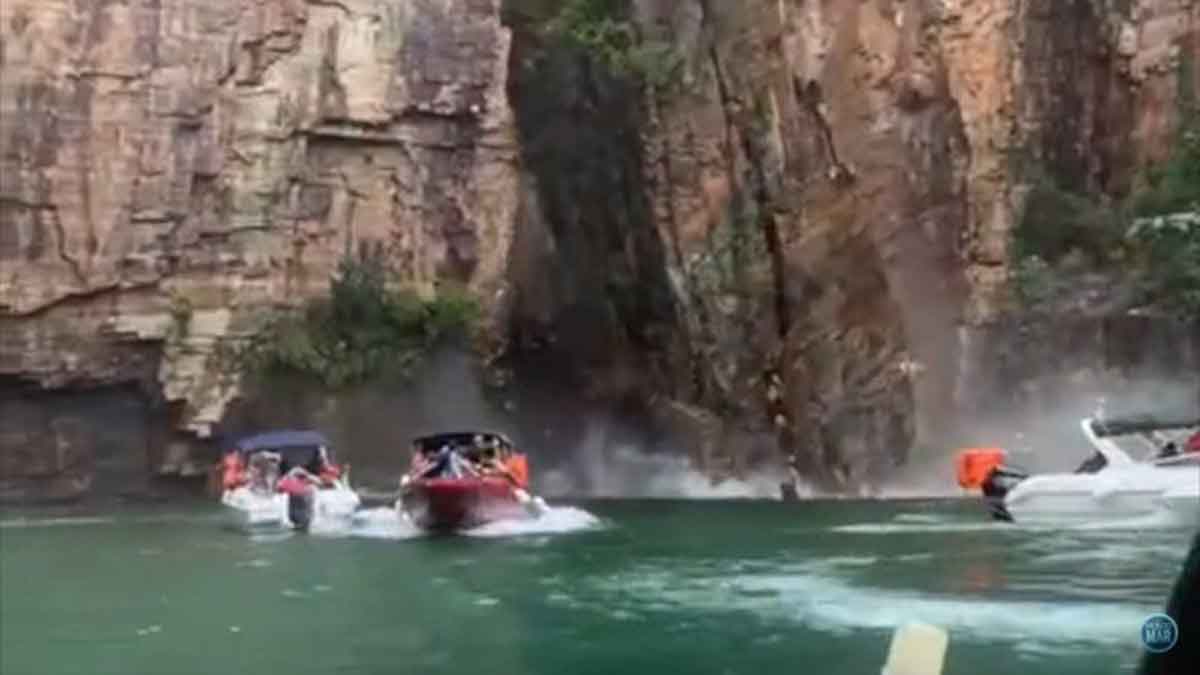 Perahu Terbalik Etindonesia