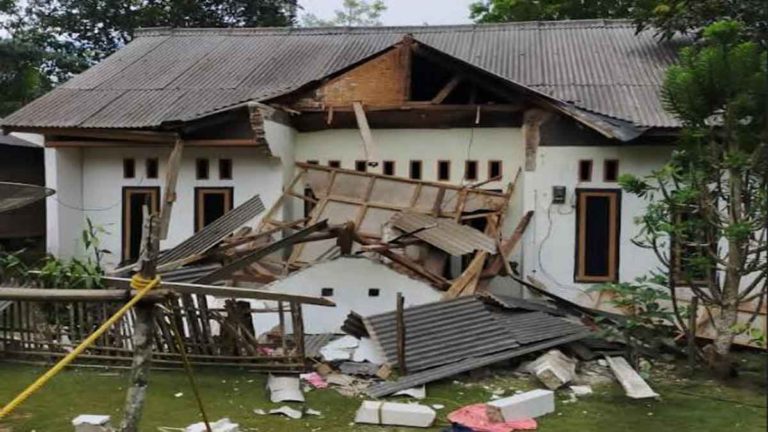 Sejumlah Rumah Warga di Pandeglang Rusak Akibat Gempa M 6,7 di Sumur Banten